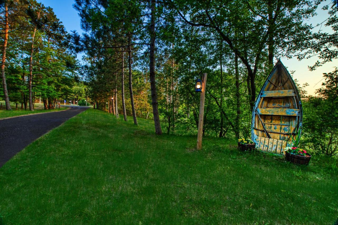 Edgewater Resort Айрон-Маунтин Экстерьер фото